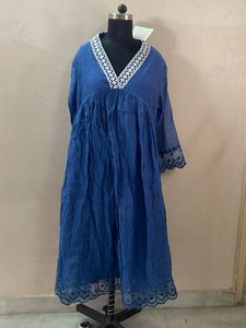 Blue Embroidered V-Neck Kurta