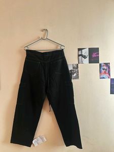 Stylish Black Cargo Pants with Utility Pockets