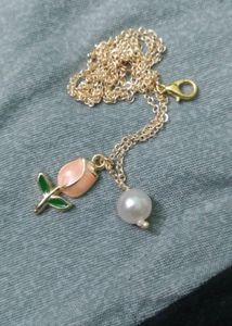 Elegant Rose &amp; Pearl Necklace