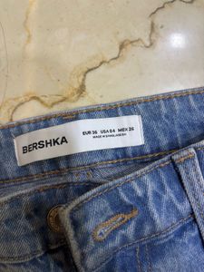 Bershka brand new Hight waist Light Wash Flared/be