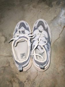 Price reduced!!!Original FILA Grey Sneake