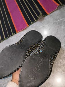 Embroidered Ethnic Style Juttis
