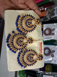 Elegant Blue Stone &amp; Gold Jhumka Set
