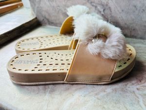 Fluffy Pom-Pom Slides