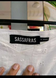 White Embroidered Crop Top price🔻
