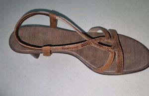 Women Metro Sandals