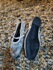 Elegant Embroidered Mesh Ballet Flats