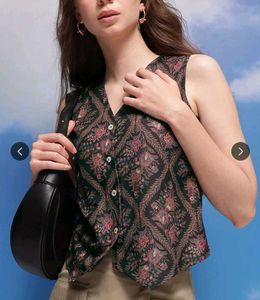 🎀Stylish V-Neck Sleeveless Printed Top🎀