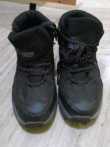 Stylish Black Hiking Boots