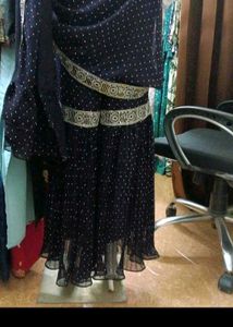Elegant Black Kurta Set with Intricate Embellishme