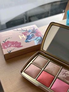Hourglass Eyeshadow Palette: Deer