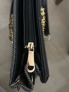 Chic Tote Bag with Gold Chain