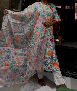 Embroidered Floral kurta set with sandle