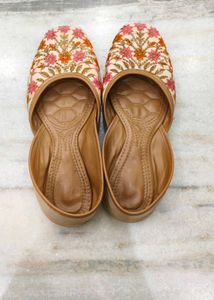 Embroidered Jutti Flats