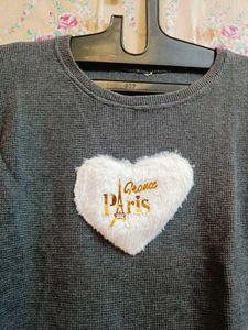 🇳🇿💫🎀Chic charcoal Top with Heart Design