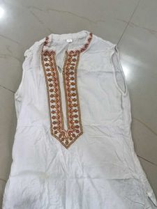 Elegant White Kurta with Embellished Neckline