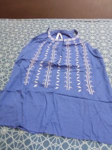 sleeveless blue top for women