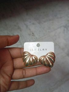 Vintage Gold Shell Earrings