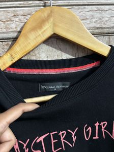 🖤🐧(ON SALE ‼️)Mystery Girl Black Sweatshirt