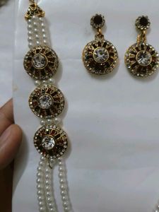 Elegant Pearl and Stone Jewellery Set