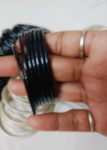4 dargen Black &amp; Silver Bangles