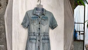 8216. Light Wash Denim Button-Front Dress