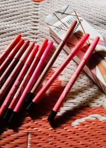 Super Matte Lip Liner In Various Colours