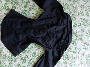 🖤🪞 Chic Black Ruffled Button-Up Shirt 🪞🖤