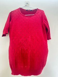 Chic Red Textured Top
