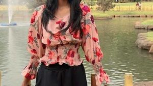 Chic Floral Print Smocked Waist Top