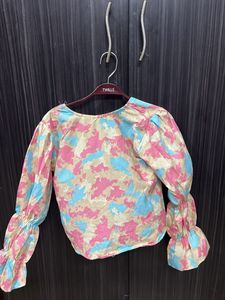 Chic Floral Print Cropped Blouse