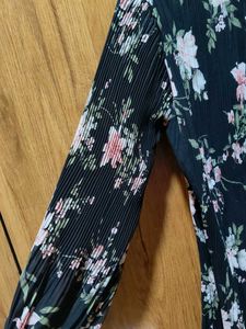 Chic Floral Tie-Neck top