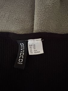 H&amp;M Black Ribbed V-Neck Button-Up Top