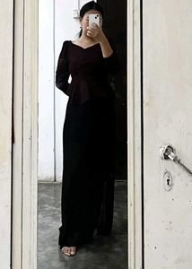 Chic Black Pleated Midi Skirt