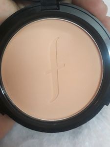 FACES CANADA Weightless Stay Matte Finish Compact