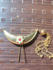 Gold-toned hair broach