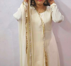 Elegant White &amp; Gold Kurta Set