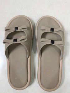 JM Looks Bow Detail Slides