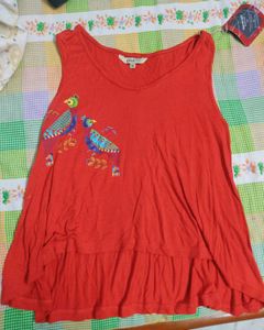Global desi red top