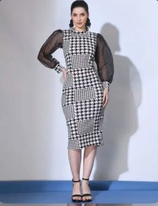 Chic Houndstooth Sheath Dress