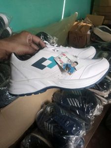 NEW NO USED SPORTS SHOES FOR MEN.