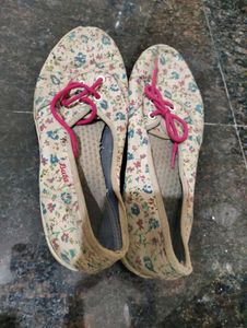 Floral Canvas Casual Shoes Bata