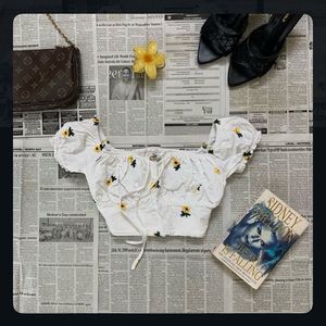 Embroidered Sunflower Crop Top⭐️