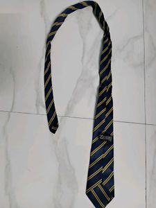 Striped Tie &amp; Black Cap Set