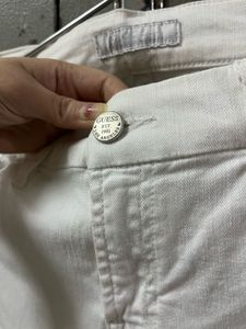 Guess white vintage jeans 💸