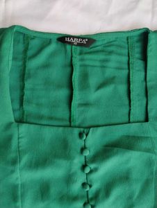 ✨🥀Size:-Xs, s, m Emerald Green Button-Up Top🥀✨