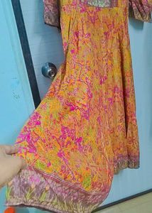 Beautiful Floral Print Kurti (W)....... Ee...