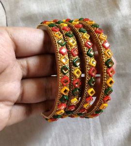 Set of 4 Multicolour Beaded Bangles