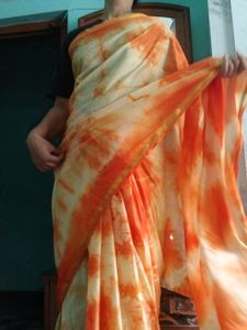 Only One Time Used Sarees ...Pico And Fall Lga Hai