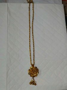 Gold Flower Pendant Necklace